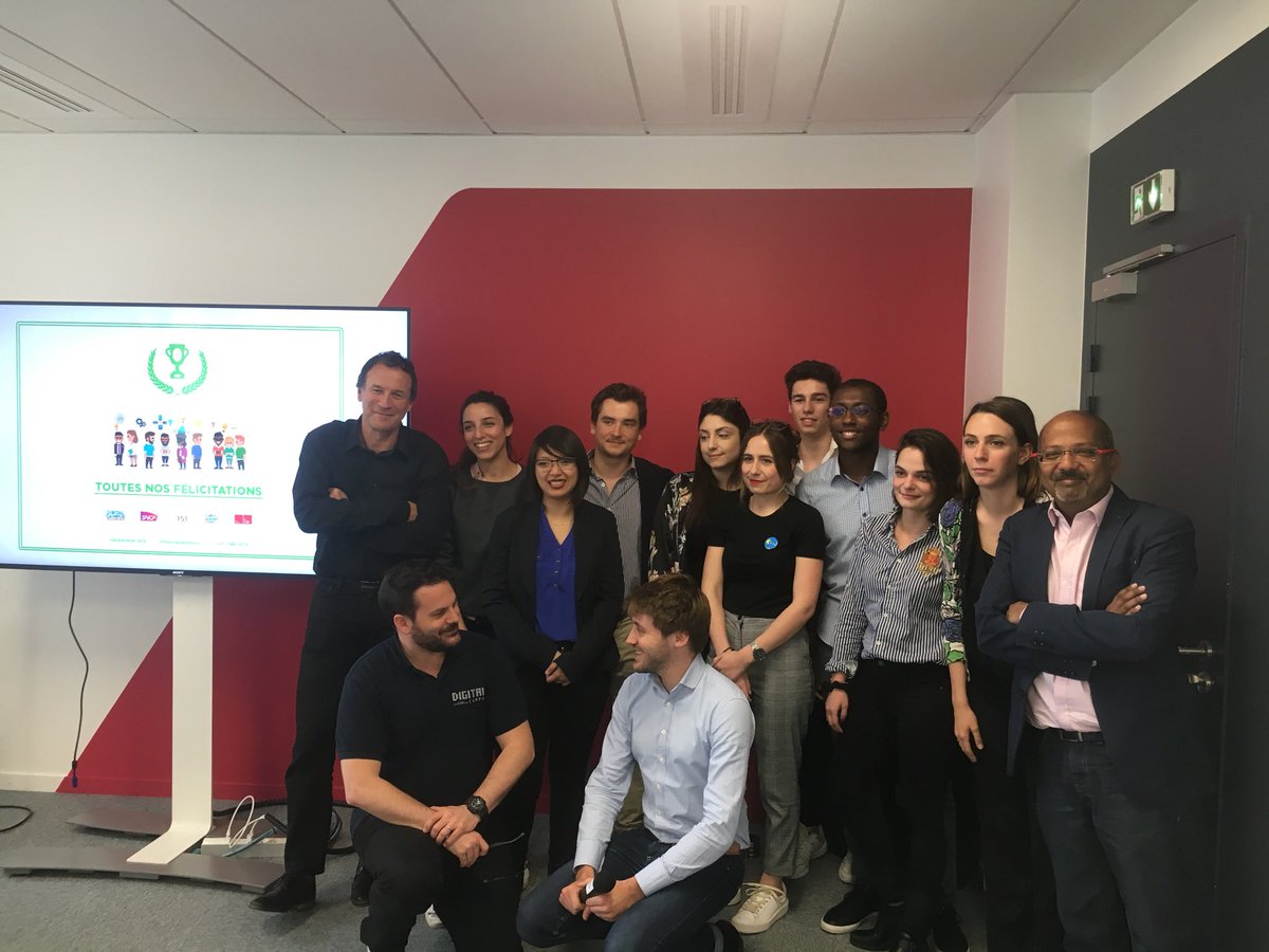 AgatheForzy's tweet image. #Hackathon 🎬 Un plaisir d’organiser ce marathon de l’innovation avec @SNCF_Digital chez @DigitalCampLyon. Une mixité des profils étudiants avec @EMLYON et @le101fr 👏🏻👏🏻
Coup de ❤️: OUISHARE 
2e prix 🥈: OUISKILLS
1er prix 🏆🥇 : DATALENT
Rdv demain au #574 🚀
