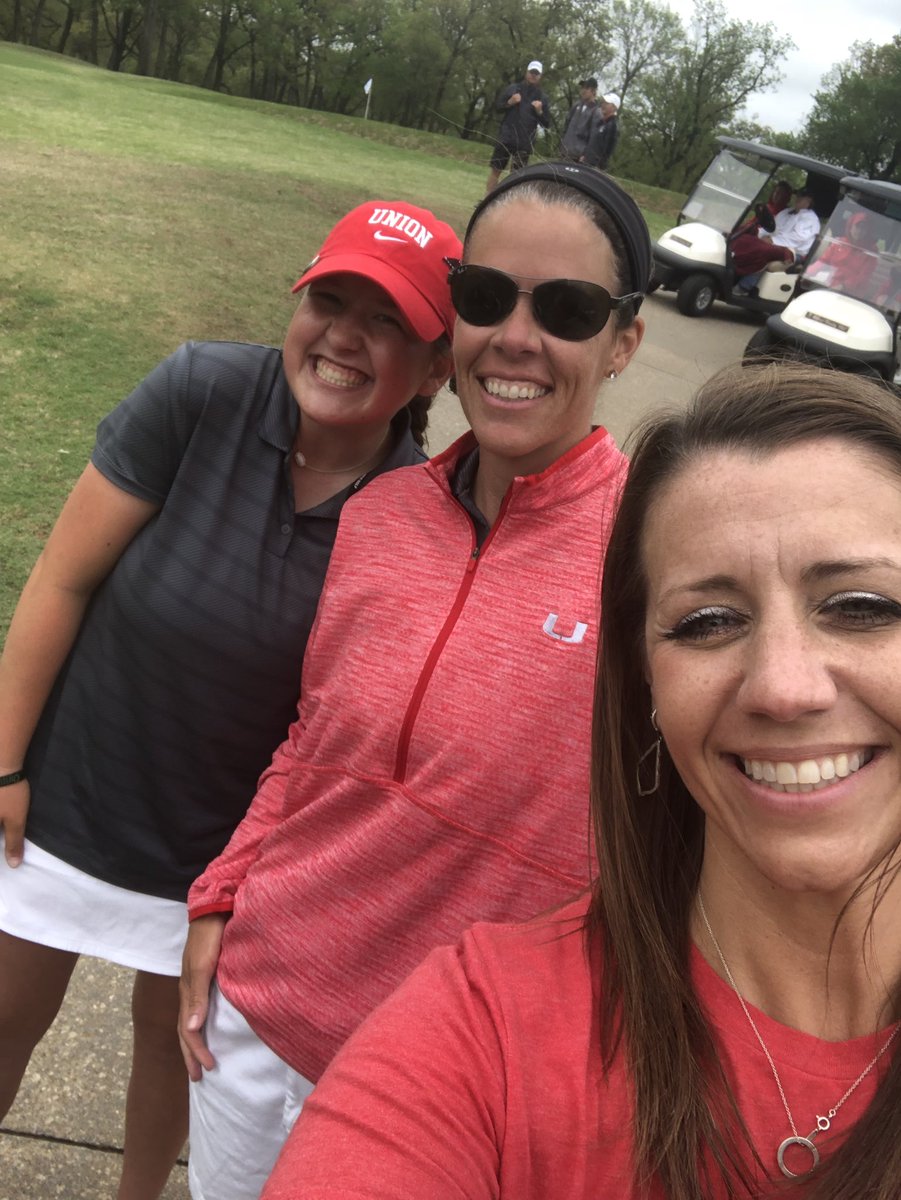 Union_Athletics's tweet image. State golf selfie! 🤷‍♀️