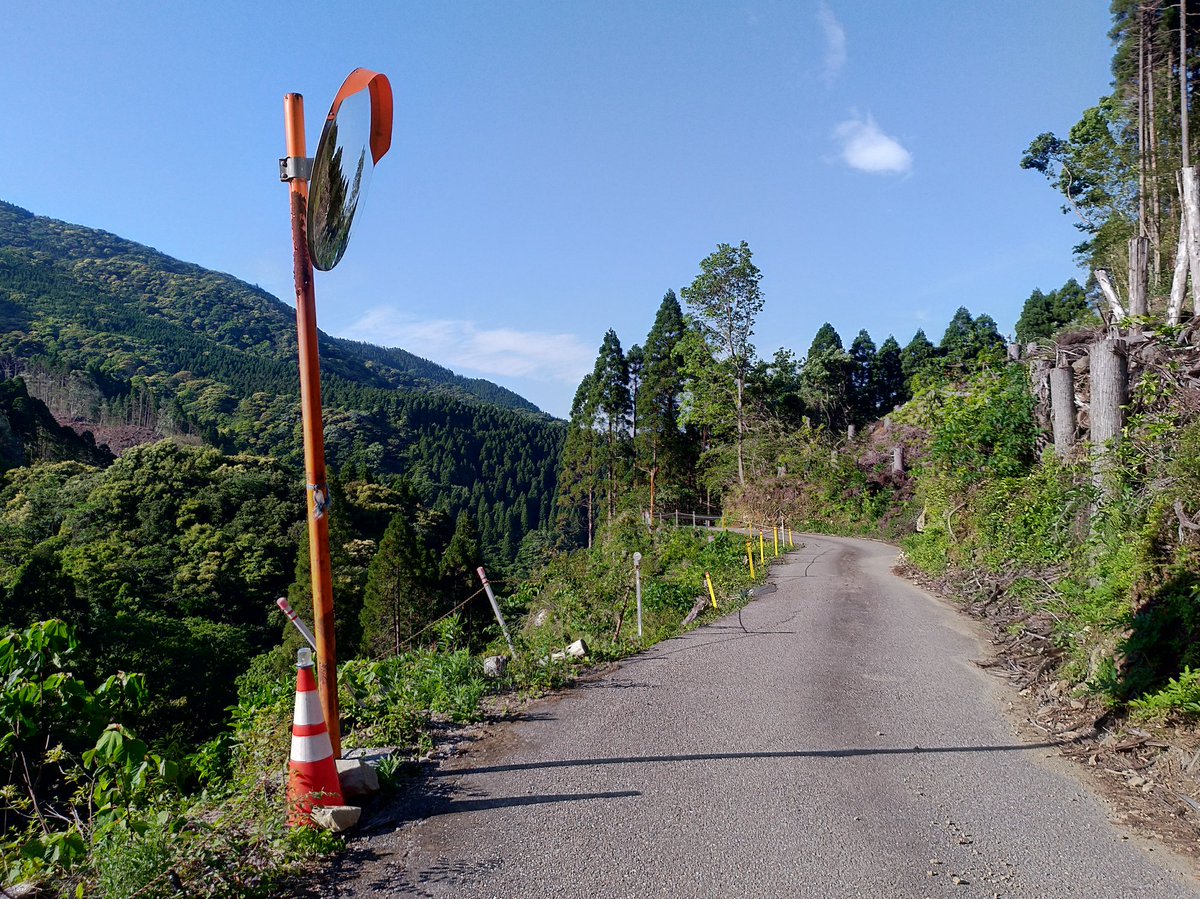 kumacon's tweet photo. 宮崎r340つづき
狭くて長くて心細い道が延々と続く、険道でした…
#r340 #宮崎県道 https://t.co/zQBjbAef11