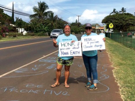 BluePlanetFound's tweet photo. We had a great time working with the Molokai community to draw the line on climate change in Kaunakakai this past Earth Day! Mahalo @MolokaiDispatch for the nice writeup. https://t.co/ttymA8MN2l. #DrawTheLine #BlueLineProject https://t.co/gTuyvGOVEl