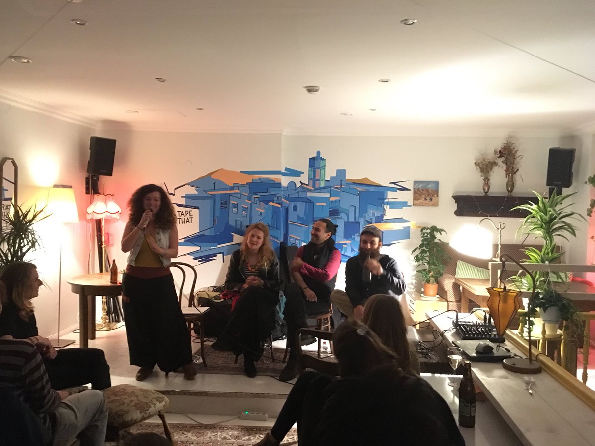 Jetzt im be‘kech: <a href="/Jafrasha/">Rasha Hilwi رشا حلوة</a> diskutiert mit Jamila Al-Jousef, Moji Taali und Jamal Ali, wie Musik und #Revolution zusammengehen #Berlin #ArabUnderground