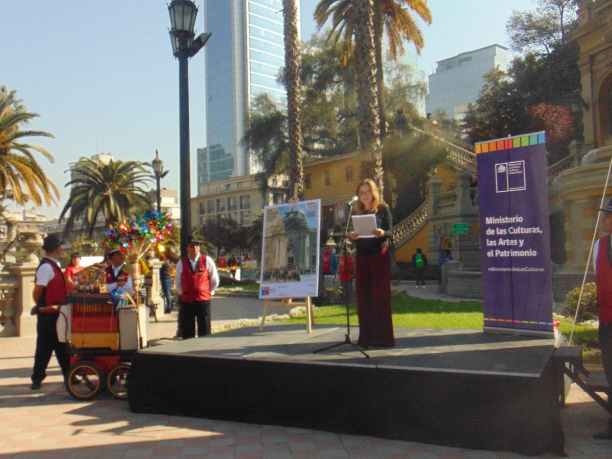 patrimonio_cl's tweet photo. La ministra de las @culturas_cl, @aleperez_ , anunció hoy que el Día del Patrimonio Cultural 2018 se extenderá por primera vez a dos días: 26 y 27 de mayo #DíaDelPatrimonio2018 https://t.co/oFptYIgkl2 https://t.co/3D5qvyoCly