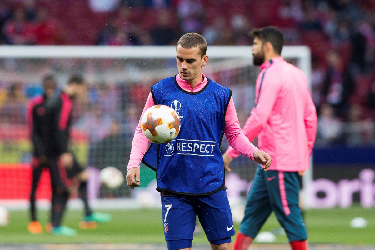 As English On Twitter Griezmann With A Deep Cut Blood All Over His New Haircut Https T Co T19niqeppc