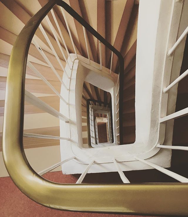 katechkah's tweet photo. Parisian staircases - except this one is in Normandy. 😁Throwback to my trip to see the channel and pay tributes to the heroes. What is your next trip? .
.
.
.
.
#hautevillesurmerplage #hautevillesurmer #normandie #normandietourisme #vacances #retoura… https://t.co/wKl0bzdFTH https://t.co/ZGJyazGrIJ