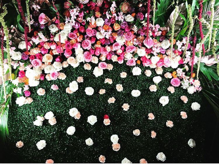 April showers bring May flowers! #thebuffaloclub #santamonica #sunshine #flowers #photowall #gardencourtyard #privatecourtyard #dinner #cocktails #fullbar #happyhour #decor #fresh #specialevents #venue