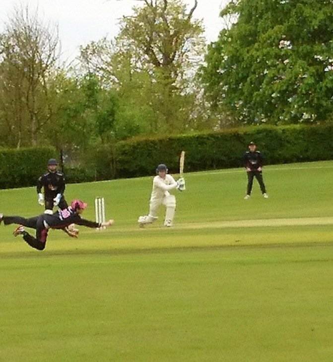UoNSU's tweet photo. UoN’s mens cricketers have batted their way to a brilliant seven wicket win over NTU tonight 🏏

The #NottsVarsity series score is now 4-2 to UoN 👌🏻 https://t.co/sE20YViLTN