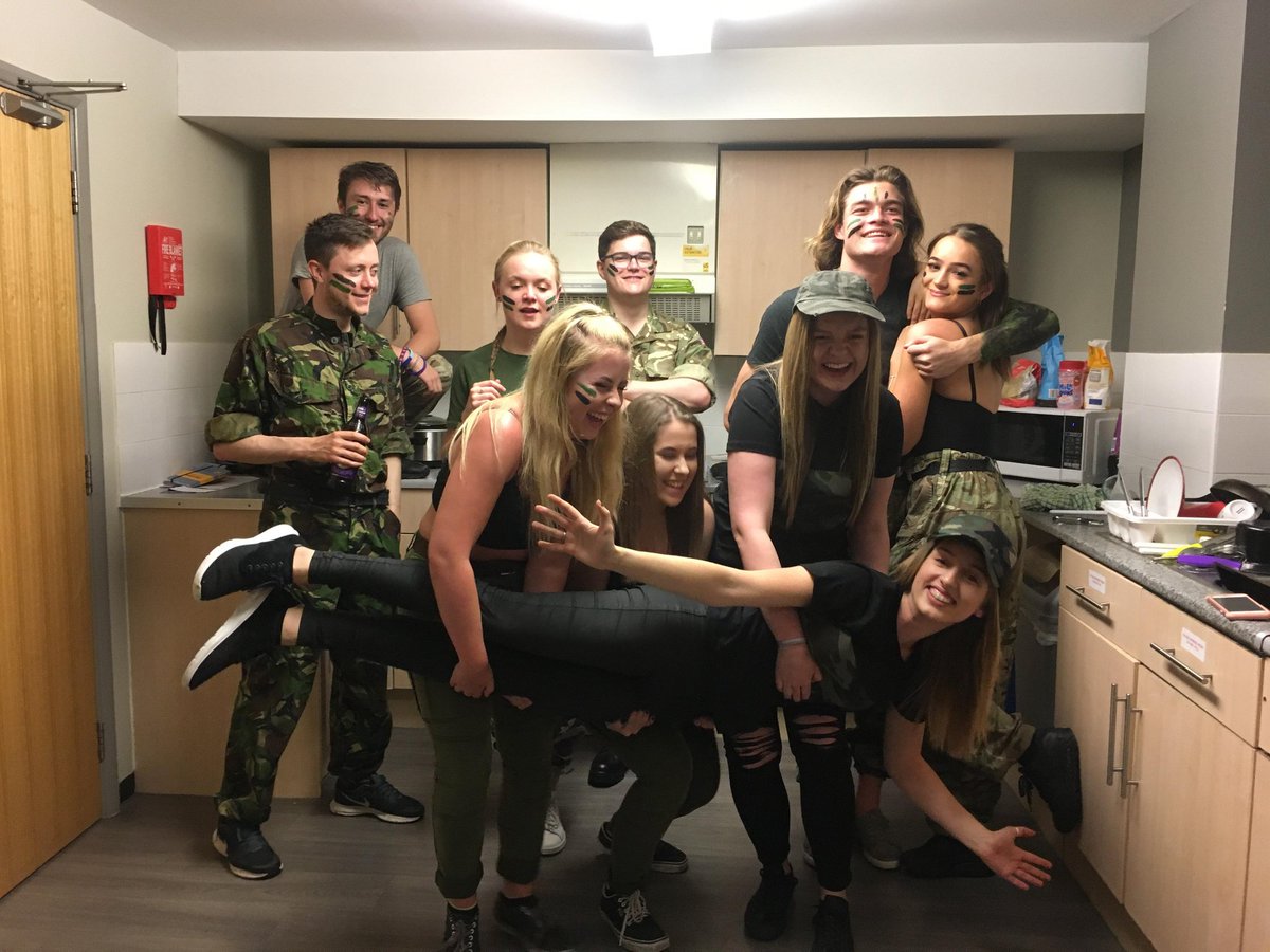 UOP_SubAqua's tweet photo. Army Social to end the last Purple Wednesday of the year. https://t.co/OI1qz5ufky