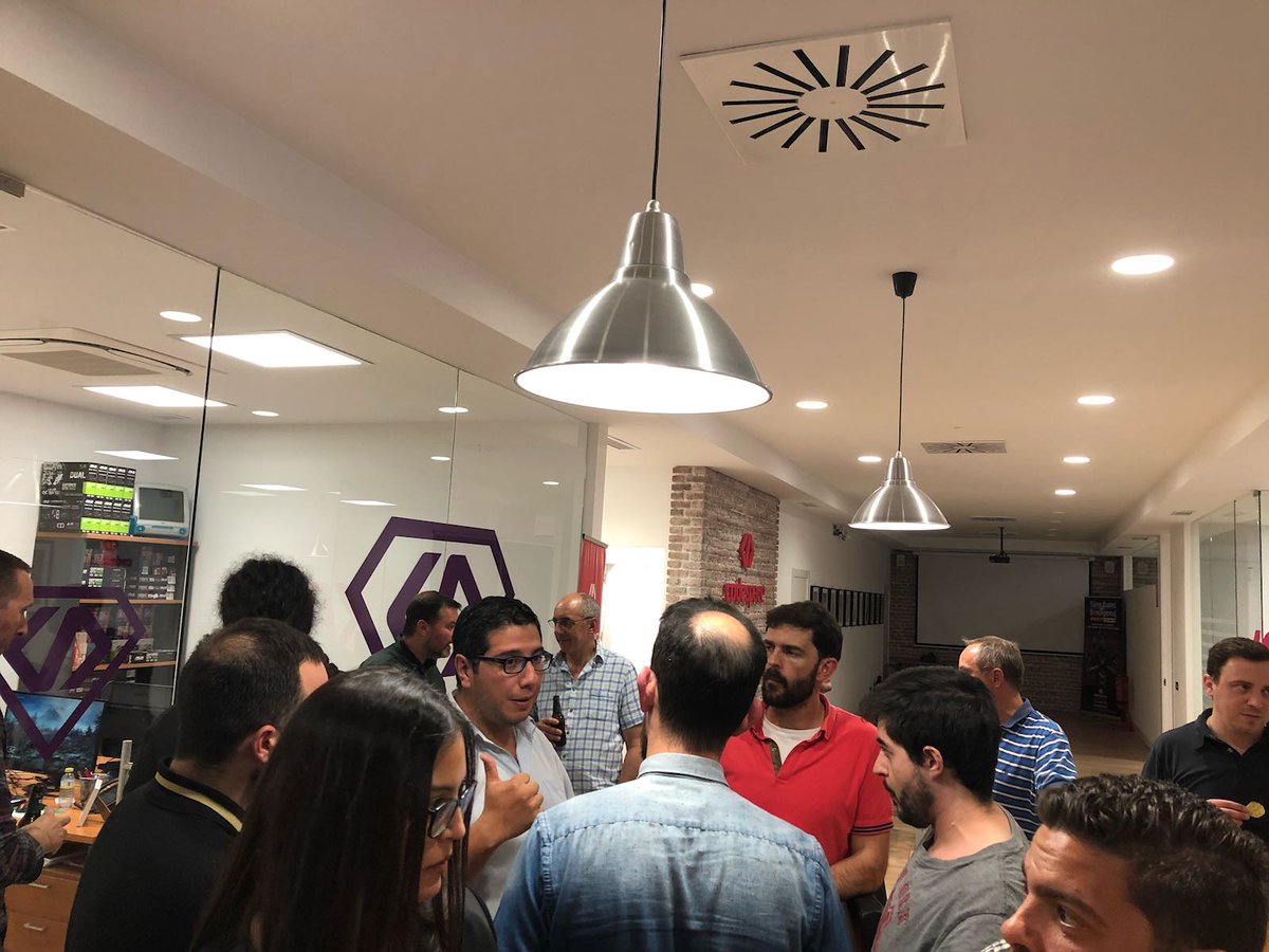 CodeSpaceAcade's tweet photo. Esta tarde @sqlservermalaga en @CodeSpaceAcade nos han enseñado como #Powershell puede hacerte la vida más fácil ⏳
#Meetup #CodespaceAcademy #SQLServer #Malaga #beerandwork #thursdays https://t.co/IYlEZfLm3U