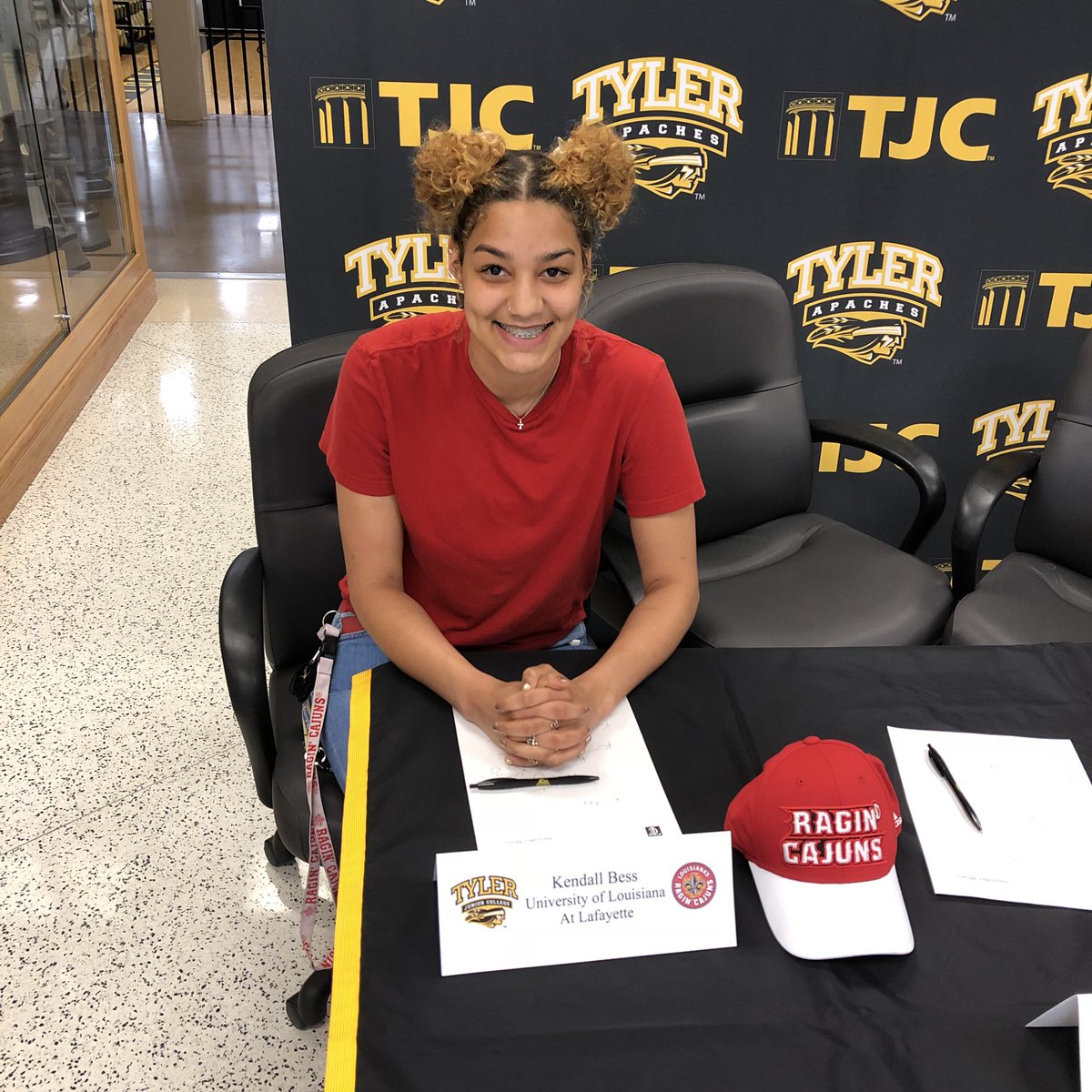 sailedouttosea_'s tweet image. I’m truly blessed &amp;amp; beyond thankful for all of the people that helped me get to this point! So excited to be a part of such an amazing community &amp;amp; family!🏀🌶⚜️🤟🏽#GeauxCaujuns #UL20 #RaginCajuns