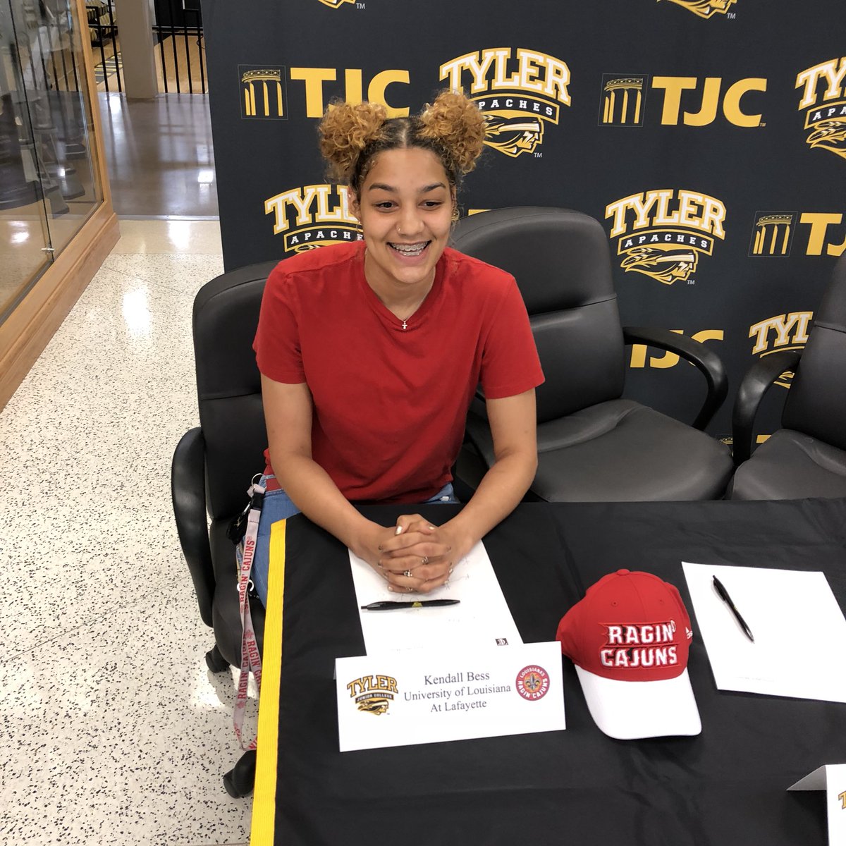 sailedouttosea_'s tweet image. I’m truly blessed &amp;amp; beyond thankful for all of the people that helped me get to this point! So excited to be a part of such an amazing community &amp;amp; family!🏀🌶⚜️🤟🏽#GeauxCaujuns #UL20 #RaginCajuns