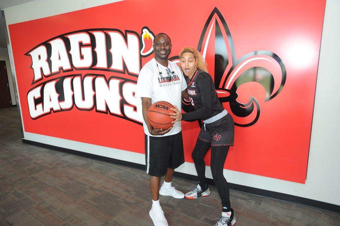 sailedouttosea_'s tweet image. I’m truly blessed &amp;amp; beyond thankful for all of the people that helped me get to this point! So excited to be a part of such an amazing community &amp;amp; family!🏀🌶⚜️🤟🏽#GeauxCaujuns #UL20 #RaginCajuns