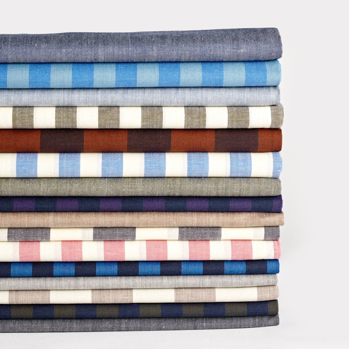 TheMerchantFox's tweet photo. New Summer Cloth at The Merchant Fox. Linen/Worsted Jacketing in a melange, washed denim-like appearance or bold summer stripes make for a refreshing palette. @FoxBrothers1772 #woveninSomerset #clothmerchant #summerstripes #wearwool #summerwool https://t.co/zyJimeISC1
