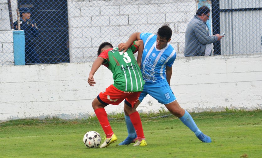#10AñosAlToque #LRFRC | #ElPreliminar | Cambio de mando en Tercera A: #Atenas goleó a #ToroClub y es nuevo líder. Resultados y posiciones, tras la séptima del Apertura bit.ly/2jrdsND