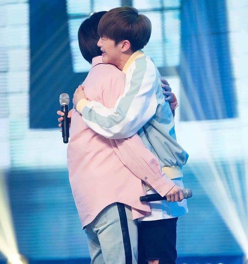 h__sO615's tweet photo. #PrettyU1stWin 
SEVENTEEN音楽番組で初１位を取った２年前の今日！
忘れられないな〜〜、 https://t.co/mnSAGwfLvk