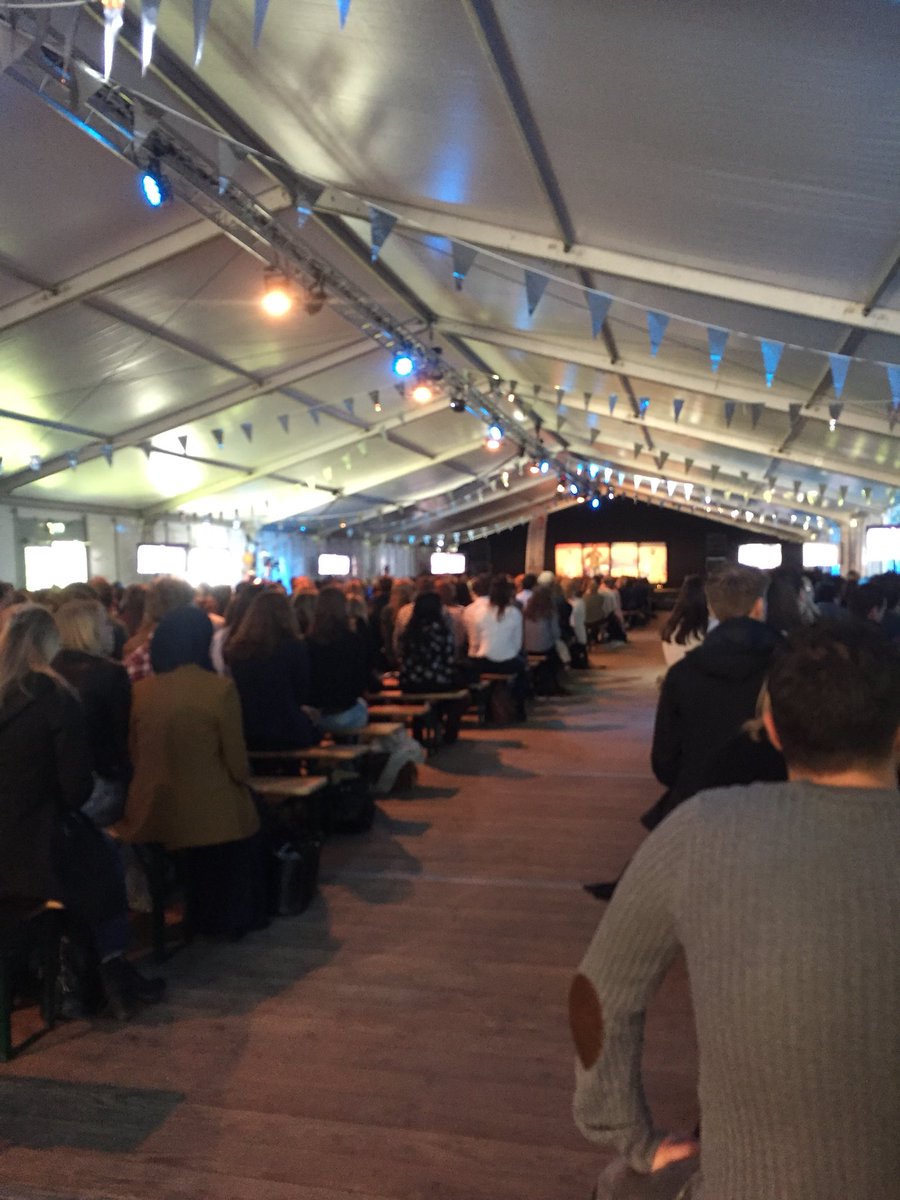 JAD_NL's tweet photo. Nog even lachen met de laatste spreker! #JAD18 #hackyourself #cabaretier https://t.co/5ZvofrKBVo