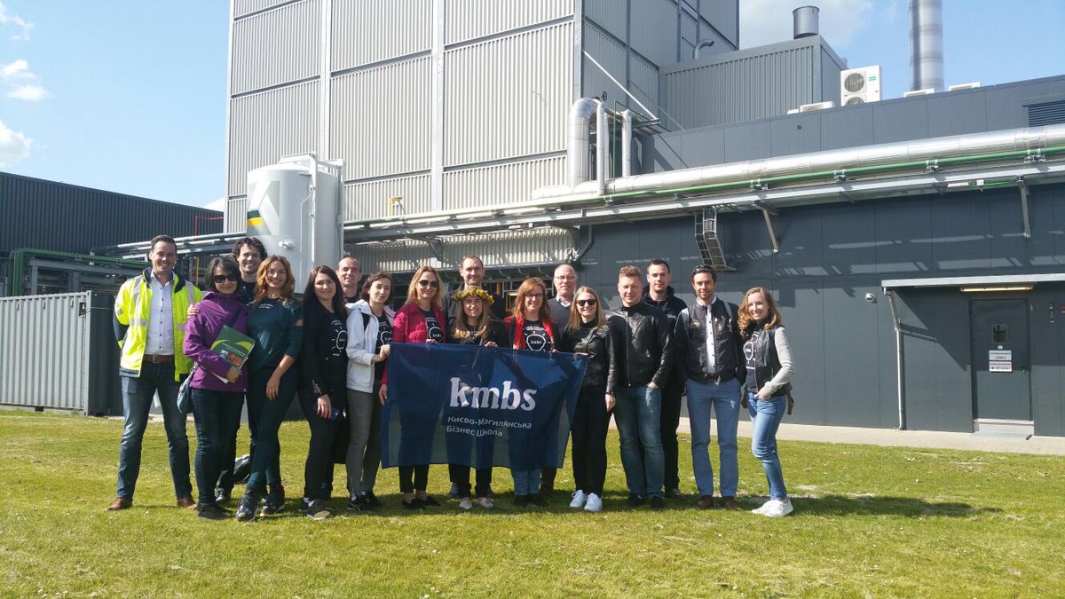 LVallinga's tweet photo. KMBS AgriFood MBA Ukraine on tour @Empyro1 @WURacademy #oil #production 🌞 https://t.co/FmdWMiv5CS