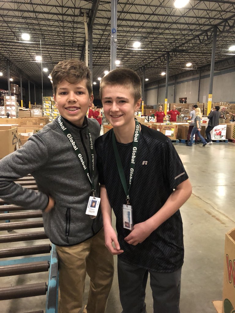 GlobalHawksDMS's tweet photo. 8th grade Global students are volunteering @Gleaners. Love our kids! #givingback https://t.co/tuJuPC0NaB