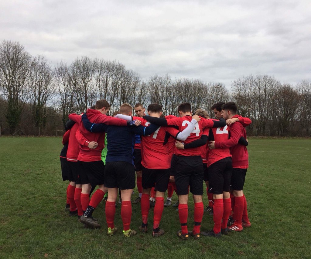 Congratulations to @USW4s on winning @USWFootball Team of the Year!

9️⃣ wins and 1️⃣ draw in @BUCSsport Football Western 5B. 👏

#TheInvincibles 🔴⚽️