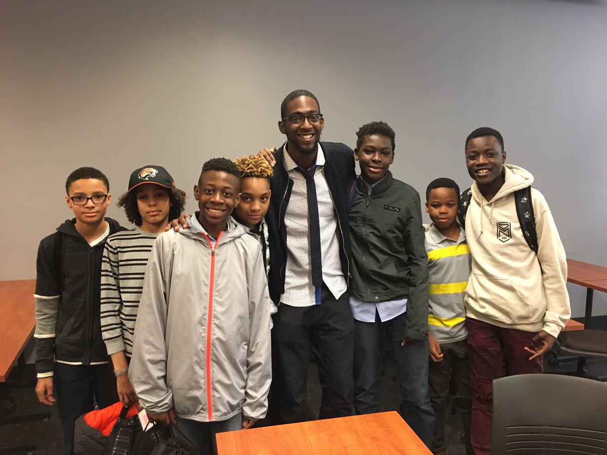 TY <a href="/J_Veira/">Jordon Veira</a> addresses motivating lessons - 'Your success is in your hands.' Boys <a href="/JamesGrievePS/">James Grieve PS</a> left 😀. #PeelWRT2018