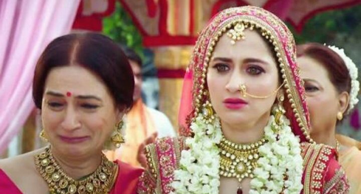 LoveKH_Intezaar's tweet photo. from a bubbly actress to a woman who was left alone in the altar to a strong mother......
Kamini Mathur is a strong character played gracefully by @iamsanjeeda 

#LoveKaHaiIntezaar  
do u miss her😘 https://t.co/ccBXaj0Nbk