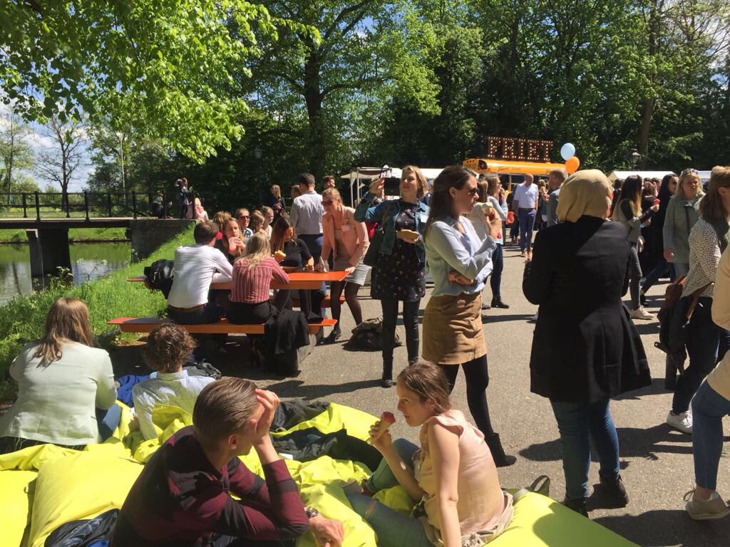 StichtseVecht's tweet photo. Wat een topdag! We hebben genoten van alle reuring in de gemeente vandaag! Dank @JAD18StichtseV voor de uitstekende organisatie, en @NyenrodeBU voor de ontvangst! Aan alle jonge ambtenaren: We zien jullie graag terug @Stichtsevecht !
#hackyourself https://t.co/ZDR3ZYJnJ8