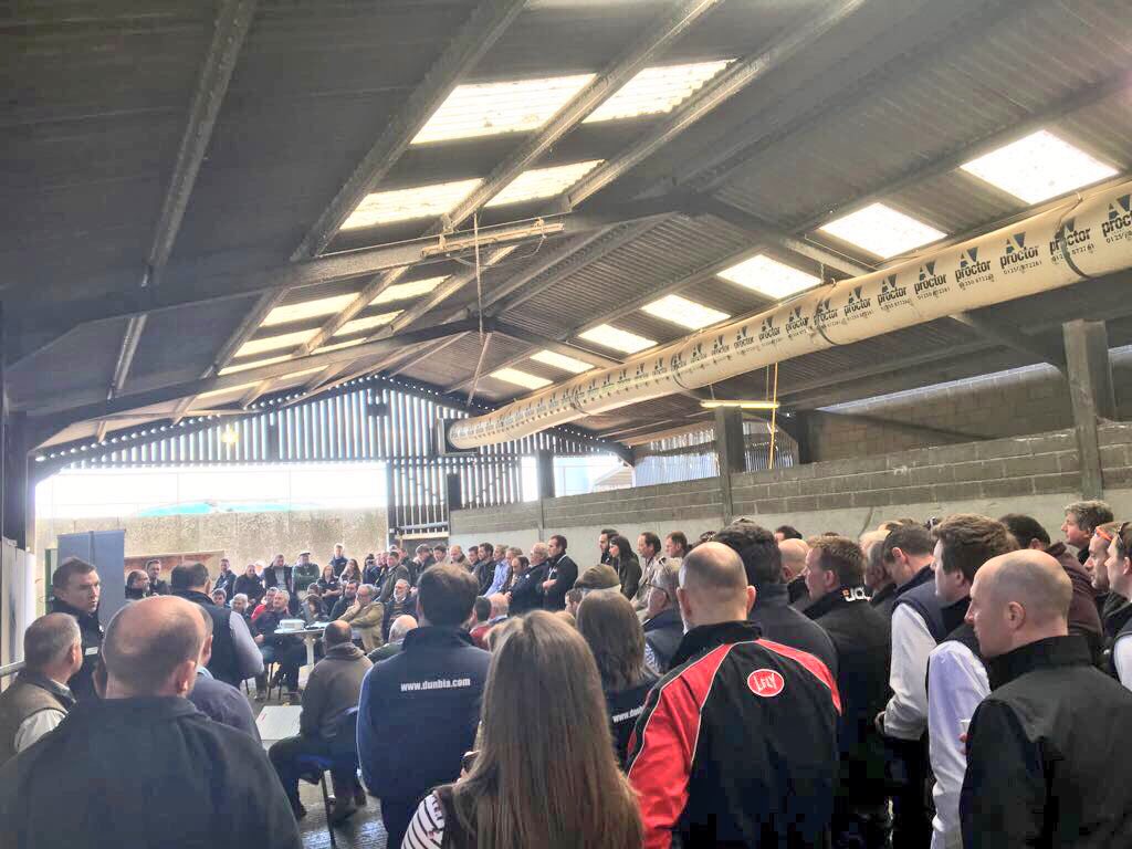 KEENANsystem's tweet image. Intouch specialist, Tom Chanter, pictured presenting on #SmartFeeding solutions to almost 70 UK farmers at today’s #StraightLineBeef farm tour with @robdvet, @WynnstayGroup &amp;amp; @AlltechUK #PrecisionBeef