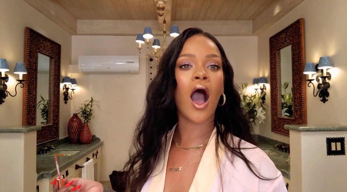 glowkit's tweet photo. Me putting on lip gloss https://t.co/ezNyZNXFuq