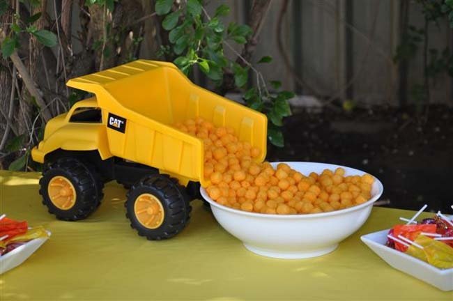 UrParts's tweet photo. What is better from bringing a snack than a Cat mini dumper ? #Cat #Dumper #Mini #Snack https://t.co/DuhwSJxLsZ