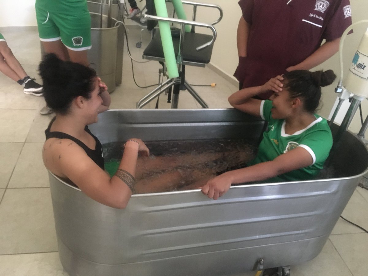 PotrasFCUAEM's tweet photo. Trabajo regenerativo para el partido de mañana.
Seguimos concentradas. 
¡Dale #Potras!
#OrgulloVerdeyOro
⚽️🐎💚💛 https://t.co/VoH7Gi1hsm