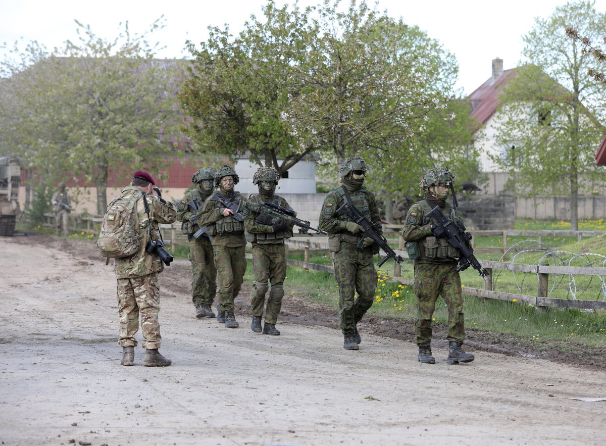 .@LithuanianGovt Soldiers from 3rd Mechanised Infantry Company of the Lithuanian Grand Duke Algirdas Mechanised Infantry Battalion during Joint Expeditionary Force exercise in UK @Lithuania @LithuaniaMFA @NATO #jointexpeditionaryforce #JEF