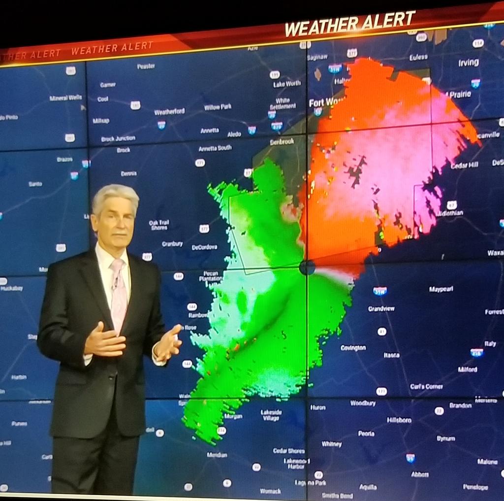 jetwife101's tweet photo. When @NBCDFW @NBCDFWWeather brings out the big guns,@DavidFinfrock you know it's bad weather!! New wind velocity map is #awesome #nbcweather https://t.co/26PU4VhySX