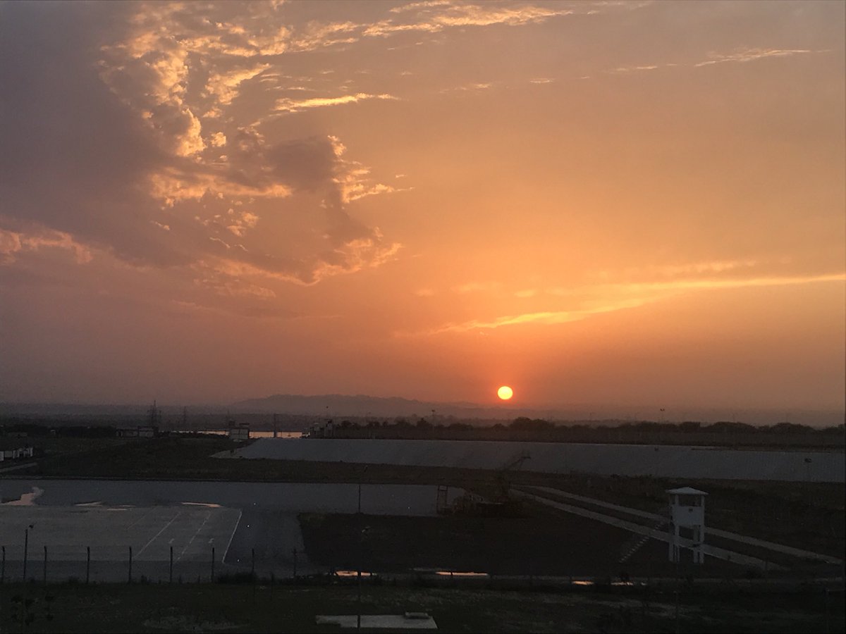 Politicsgame's tweet image. Sunset at #IslamabadInternationaAirport #IslamabadAirport #IIAP #IslamabdNewAirport