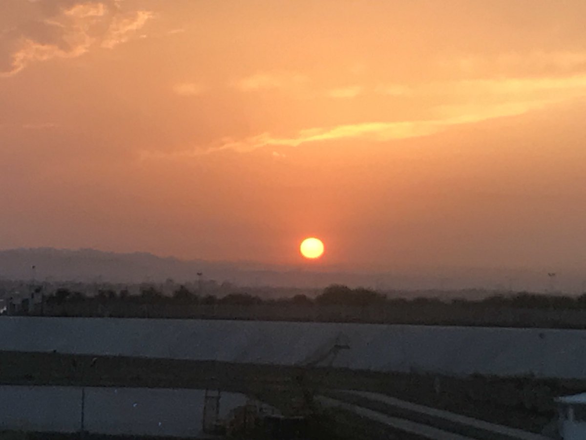 Politicsgame's tweet image. Sunset at #IslamabadInternationaAirport #IslamabadAirport #IIAP #IslamabdNewAirport