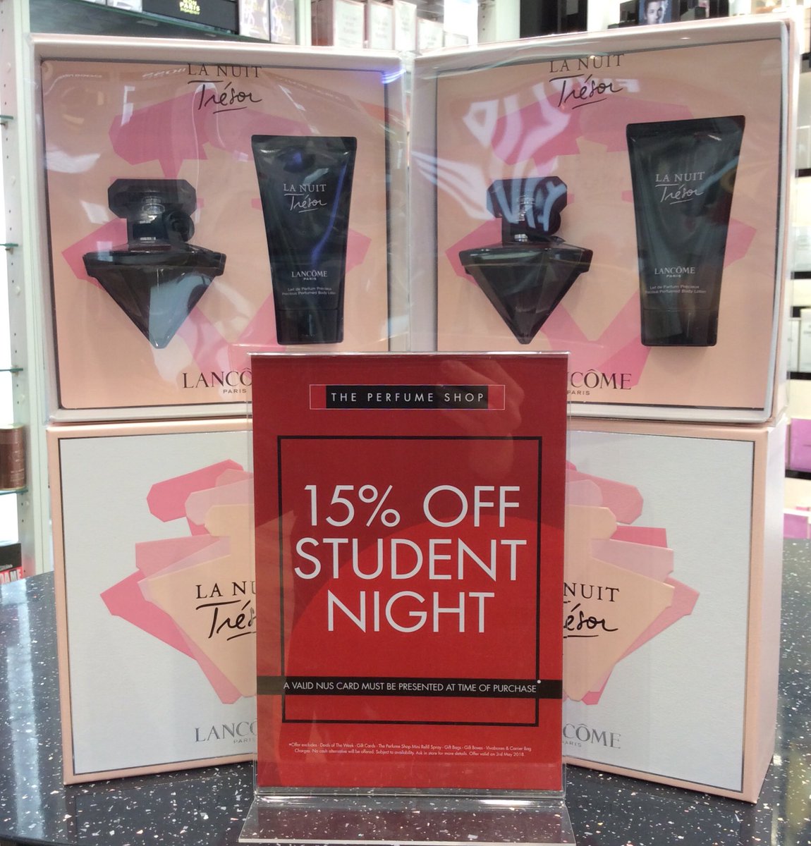 TPS_Bullring's tweet photo. Aaaaaannddd we’re off! CALLING ALL STUDENTS 15% off today and we’re open till 10pm #BullringBirmingham come get your goody bags 🛍🛍🛍🛍@Mountain1863 @avinitlargechic @TPSPeople #studentlockin https://t.co/S5y0ctvq8B