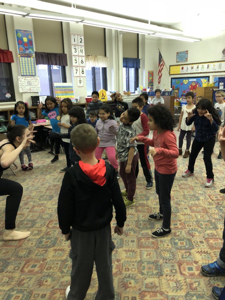 HuntSCCSD's tweet photo. Hunt A+ Community Arts Day is underway with our K-2 students! https://t.co/cAGDfVhxYq