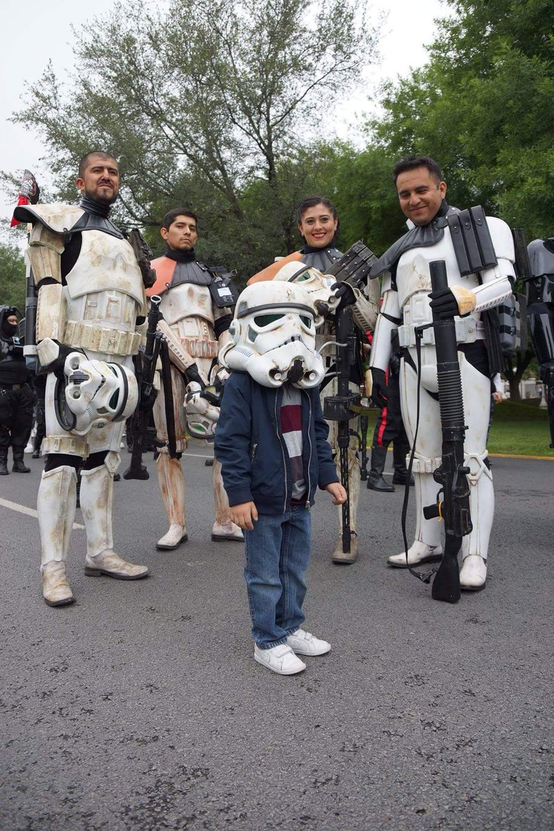 MexicanGarrison's tweet photo. "¿Por qué te vistes de monito de Star Wars, no estás muy grandecito?"
En una sola imagen podrán comprender el porqué.
#MexicanGarrison #SkullGarrison #TrainingDay2018 #SandtroopersPatrol #JunlandWastesWolves #badguysdoinggood https://t.co/FrSSW9ArHm
