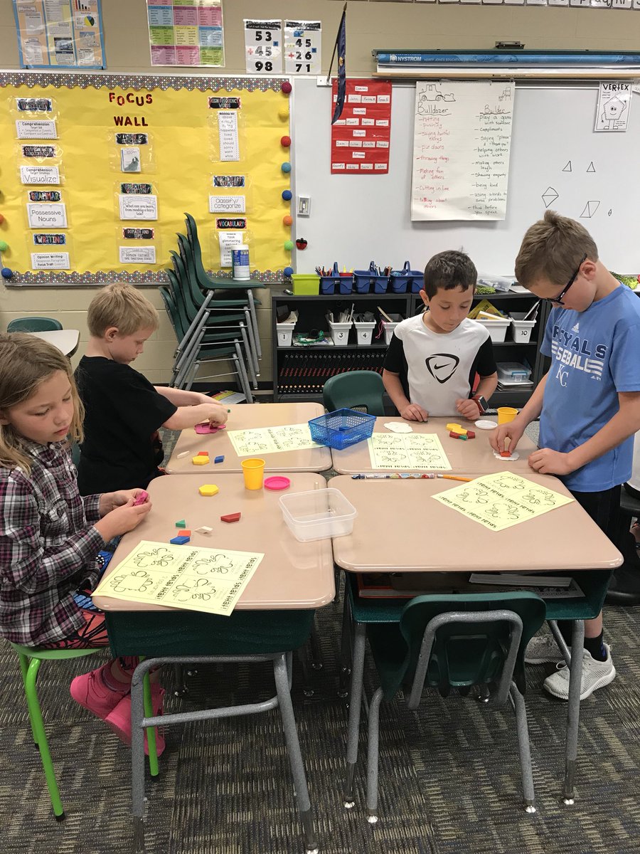 PearsonsPride's tweet photo. Shape work during math #magicofmath https://t.co/EbwF21le8N
