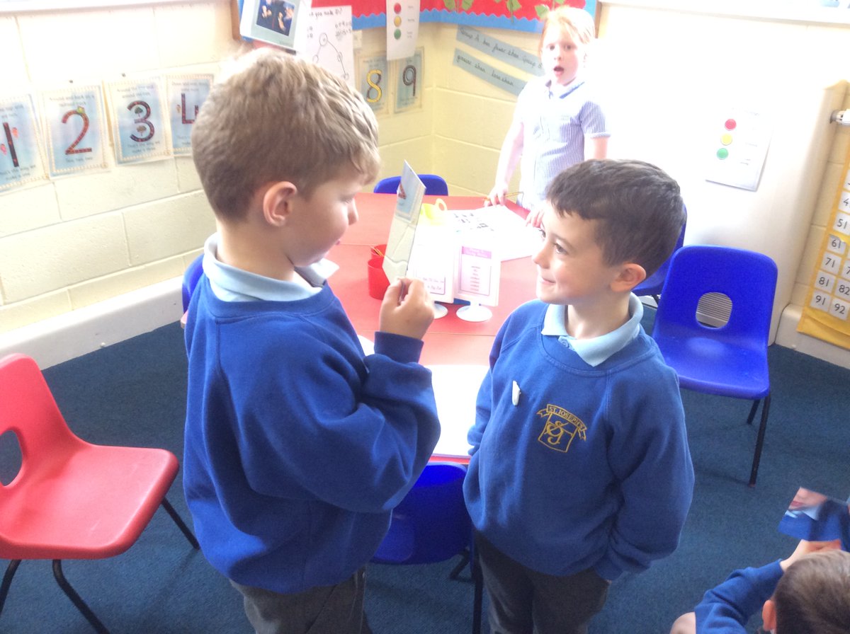 Duxbury_Class's tweet photo. Looking at how different all our features are 👁👃🏼👄👂🏼#year1science #wearealldifferent #howweseeourselves https://t.co/dmIKW4gHow