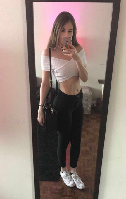 I wear clothes sometimes! Here is proof. I&rsquo;ll be on MFC this afternoon/tonight 💚✨ Go buy some tokens