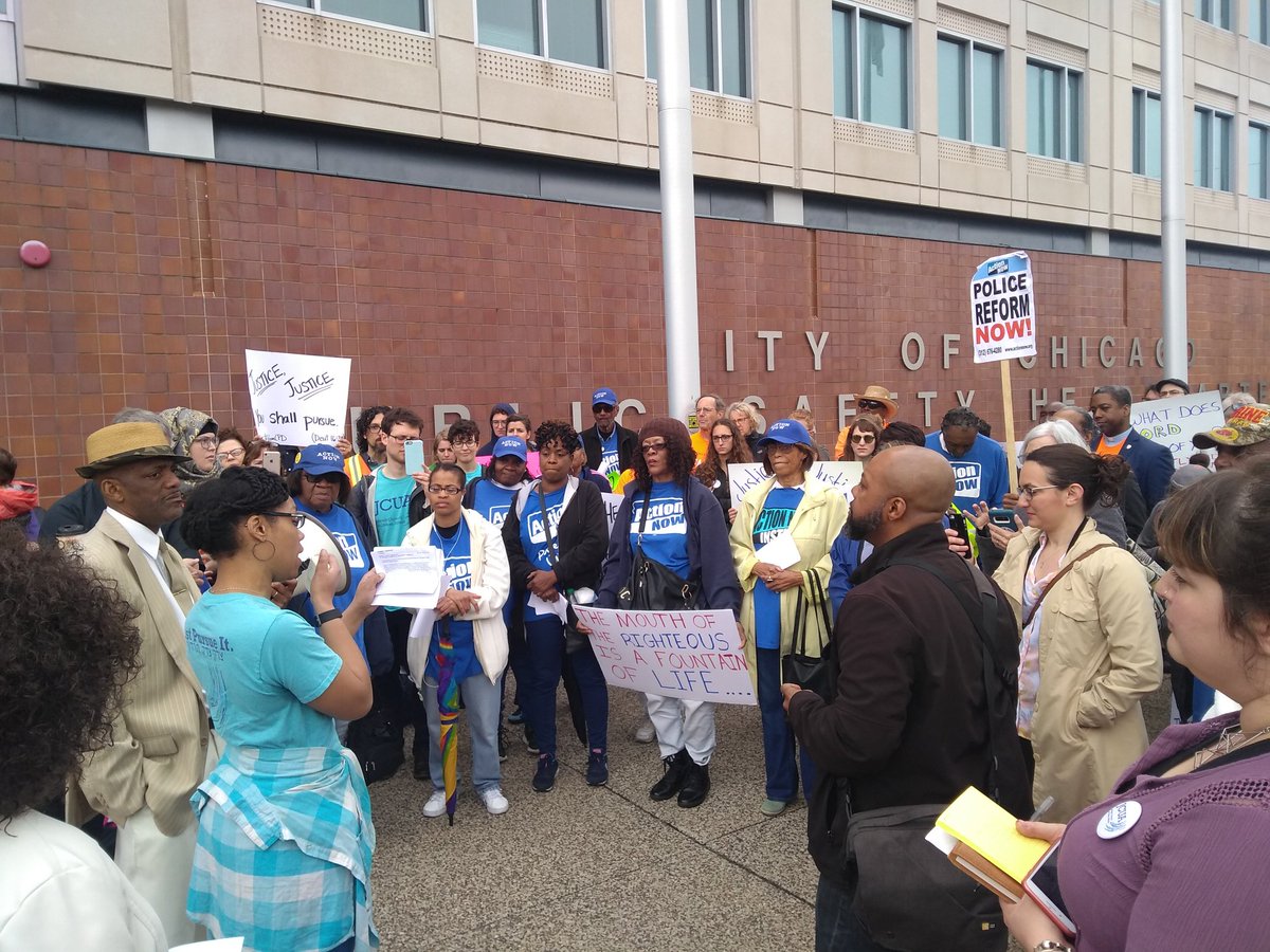 ChgoCivilRights's tweet photo. Cydney Wallace of @JCUA_News demands changes to the Chicago police union contracts in front of #CPD HQ for #NationalDayOfPrayer - check out full list of recommendations at https://t.co/DZcuuGjfO2 #ReformFOP https://t.co/cHs1Xzzdtc
