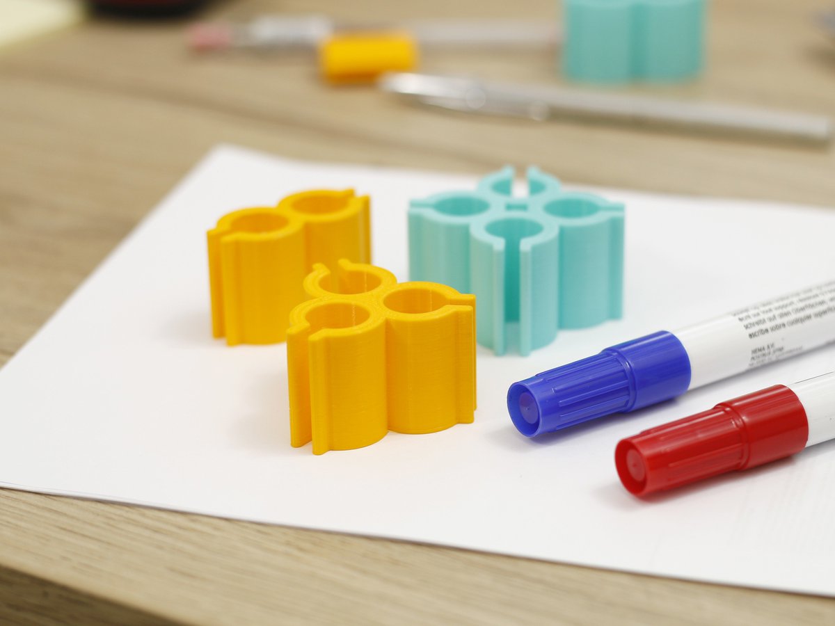 🖍️ Awesome 3D printable Spirograph made by <a href="/flowalistik/">Agustin Arroyo</a> on @BQ_3d printer.
💜 This free STL files set includes the spirograph and 3 different pen holders: goo.gl/8H1NY7

Download on cults3d.com • #Cults3D #3Dprinting #3Dprint #3Ddesign #STLmodel #STLfile