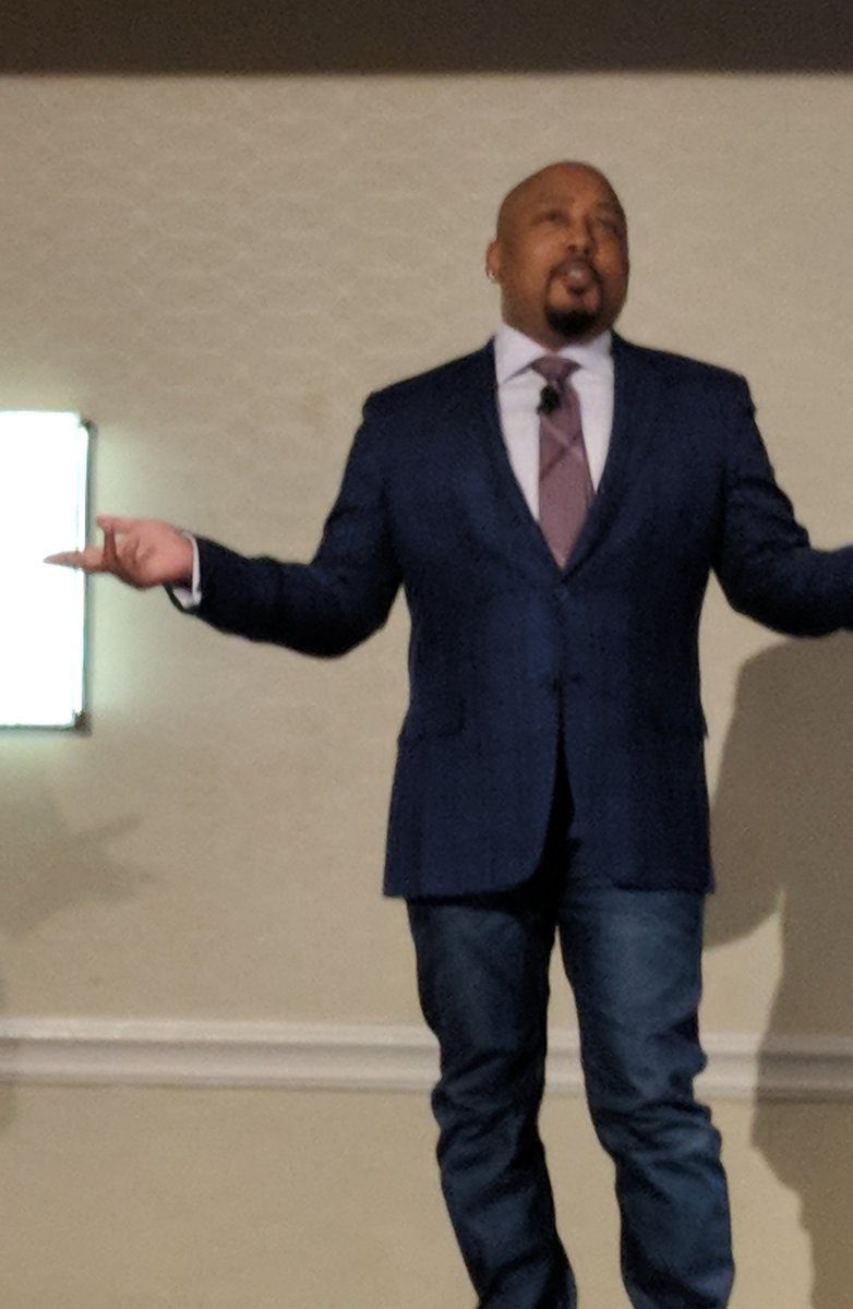 Pucky22's tweet photo. .@TheSharkDaymond dropping knowledge, beats, and truly finishing on 🔥 🔥 at #evolveme18 today! https://t.co/bLgRZ3TALP