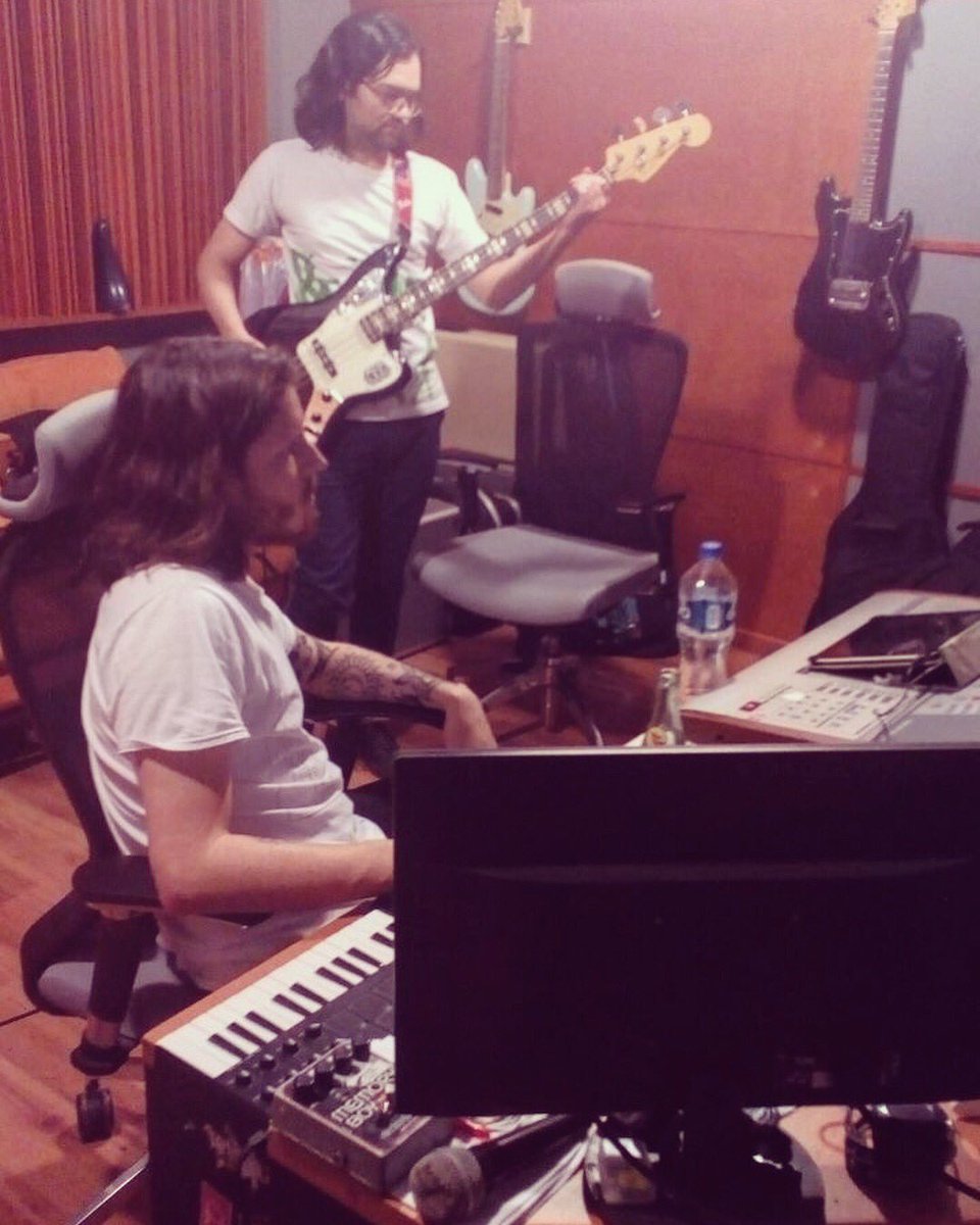 _PuraCrema's tweet photo. Comenzamos desde temprano. Día 2 @NodrizaEstudio @INTERSCOPEPROMO @buendiarecords @emerxentemx @tapetapeme @HeavyNews_ @col_mano https://t.co/6yTiuVjVJN