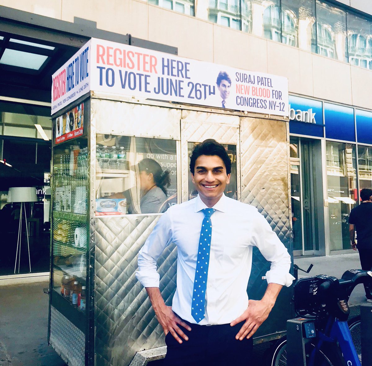 surajpatelnyc's tweet photo. We’ve got FIVE 🖐🏽 food carts fully equipped with voter registration forms on the streets through the June 1st voter registration deadline. Spot one? Tag us! https://t.co/YDo7A5bbrl