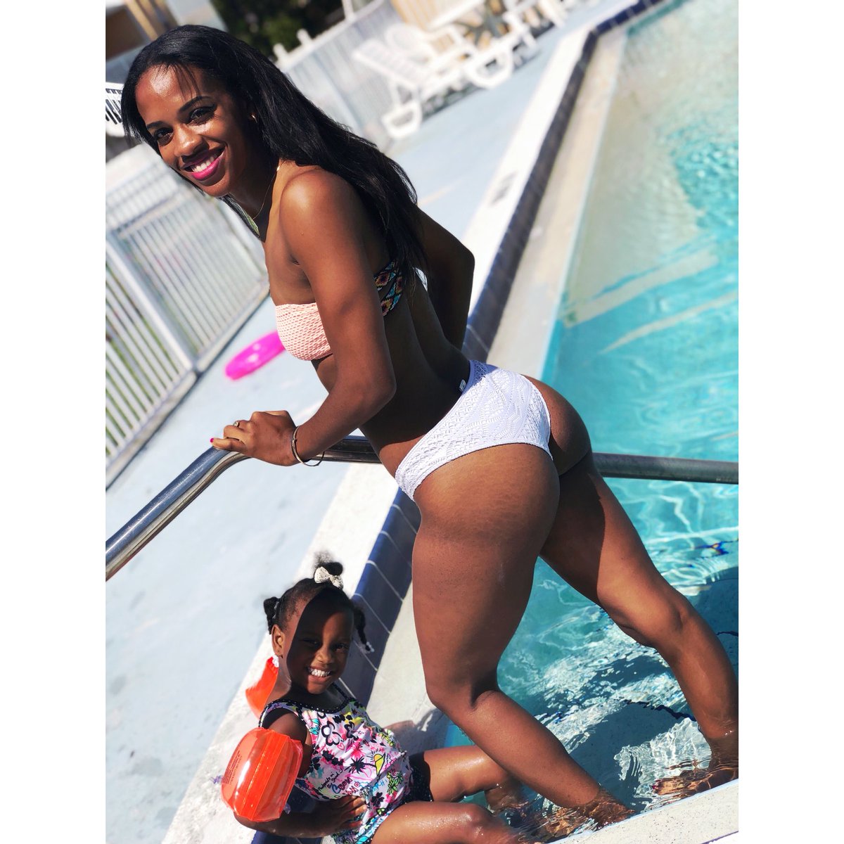 slimwitit_'s tweet photo. Queenin 👸🏽 #stretchmarks #motherhood https://t.co/1DuwG8HaxJ
