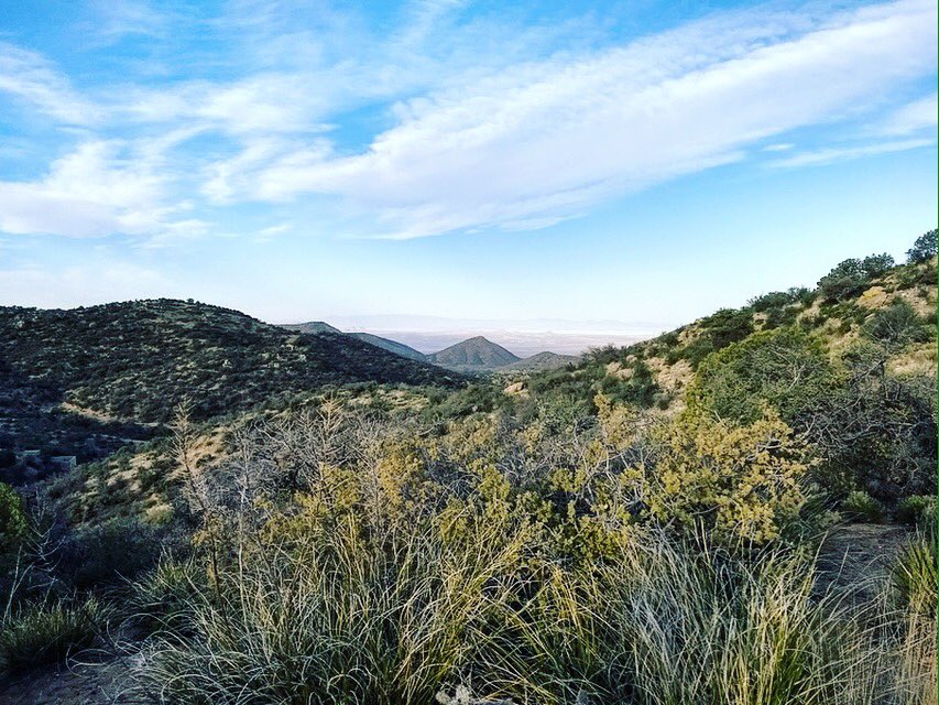 theoutsideways's tweet photo. "These New Mexico mountains are amazing, If you look carefully, you can see the desert we crossed way off in the background." Read more at https://t.co/ukw25CY1mX https://t.co/fEXfObr1Ip