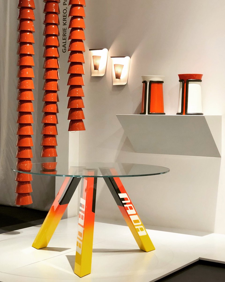 galeriekreo's tweet photo. Preview of TEFAF NY Spring today! 🇺🇸✨ from 12 to 8 pm ✨ booth 98 Triple chain ceramic by @ronanerwanbouroullec , nada table by @konstantin_grcic , wall lights by #jacquesbiny , Tuxedo vases by @oliviergagnere @tefaf_art_fair #tefaf2018 @TEFAF https://t.co/RNjz0EioBO