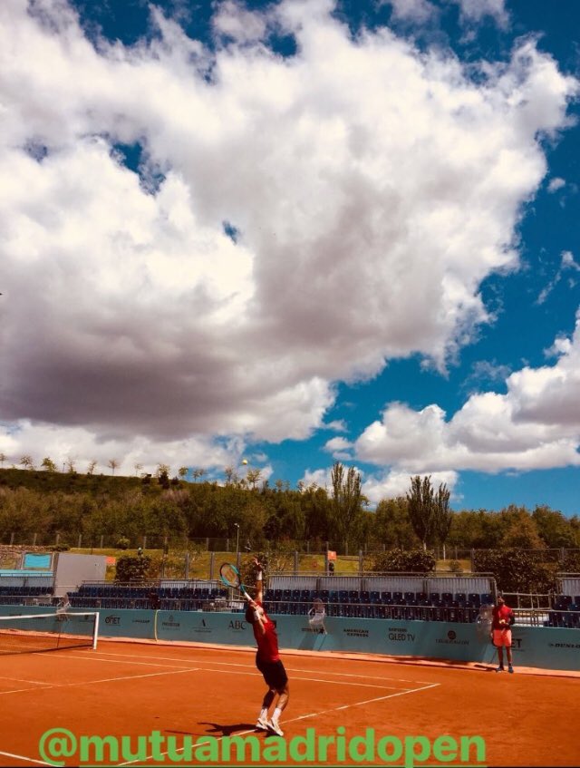 tennislove19891's tweet photo. @borna_coric insta story 
Yay! 😀✌️💓 
#MMOPEN #practice https://t.co/ClEsJfaYnN