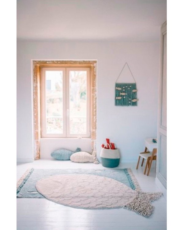 minimoi_'s tweet photo. Qué chula esta alfombra con forma de pez de la nueva colección de @lorenacanalsrugs!😍 Es ideal para darle un toque marinero a la habitación y encima se puede lavar en la lavadora para librarte de esas dichosas manchas😋 Qué acabéis de disfrutar del dí… https://t.co/4qhCJjieUn https://t.co/TGNmjTpUOF