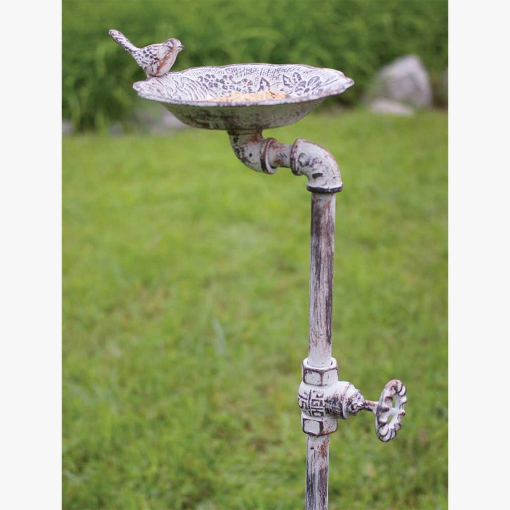 snappymisty's tweet photo. #birdlovers #outsidedecor #birdfeeder #Garden #gardenlovers #outdoors #homedecor #HomeSweetHome #snapwithme https://t.co/xpGLltfMy0